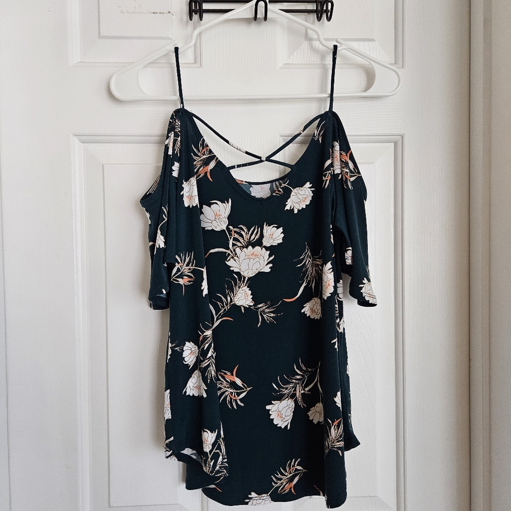 Kalleigh Floral Cold Shoulder Top Size M